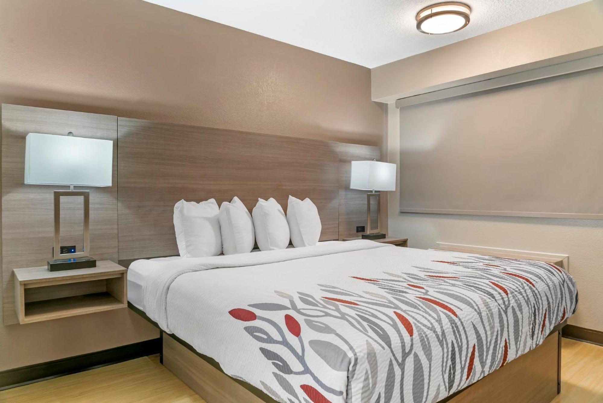 Red Roof Inn Detroit-Rochester Hills/ Auburn Hills Екстериор снимка